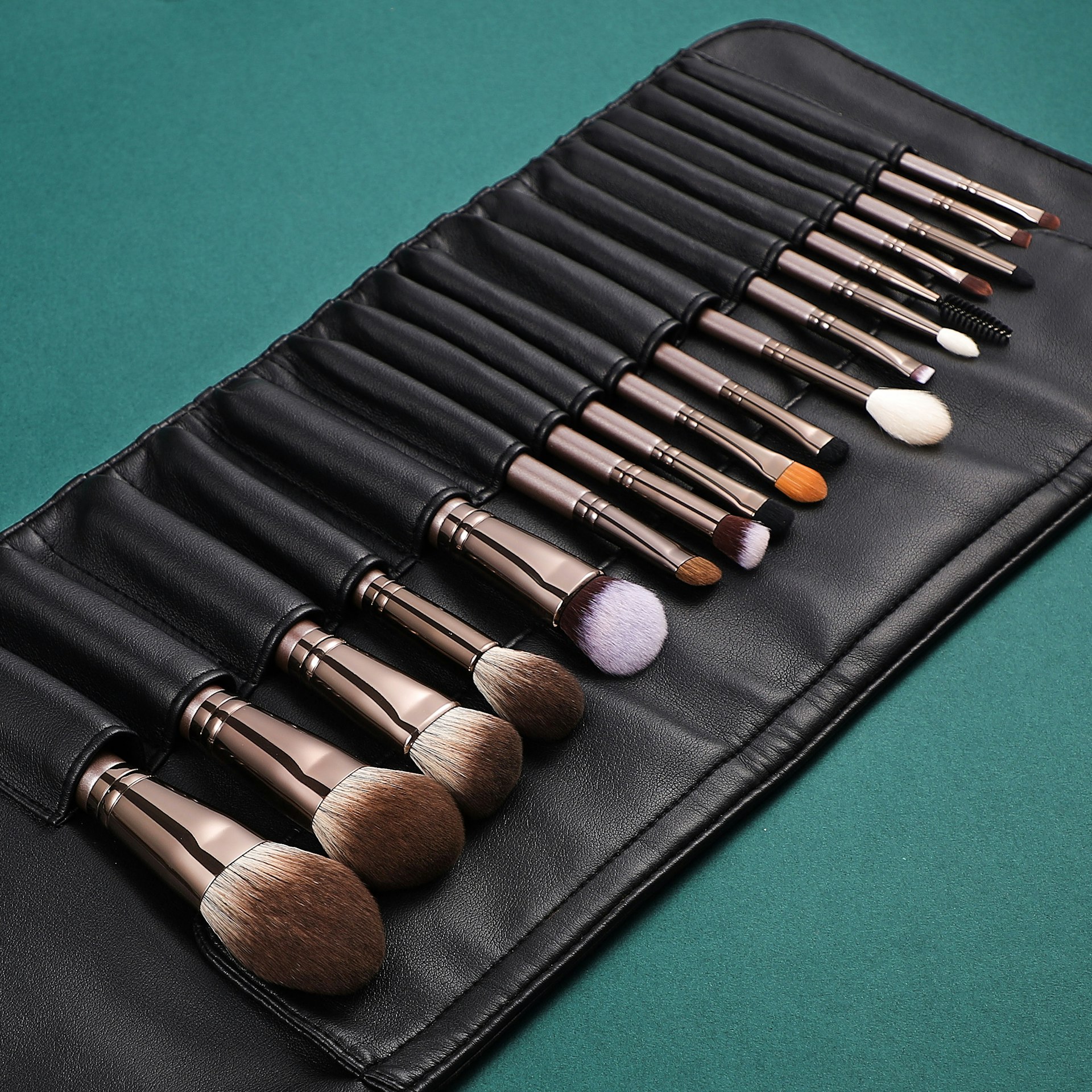 black and brown makeup brush set